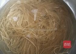 芹菜肉丝炒粉条的做法图解1