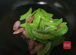 荷兰豆炒腊肠的做法图解5