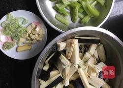 茄丝拌面的做法图解2