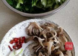 蘑菇炒青菜的做法图解2