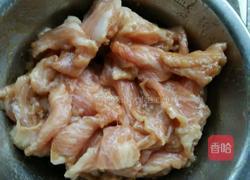 爆炒猪颈肉的做法图解2