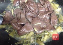 酸菜炒猪红的做法图解5