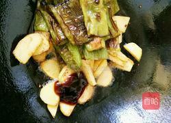 油闷尖椒土豆的做法图解8