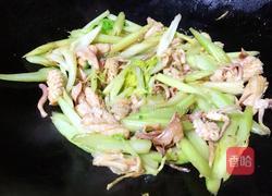 西芹炒鱿鱼的做法图解11