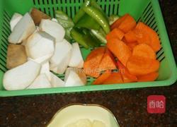 清炒胡萝卜杏鲍菇的做法图解2