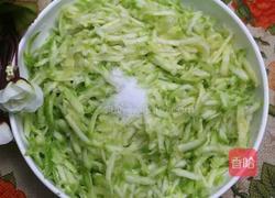 松香胡萝卜鸡蛋饼的做法图解1