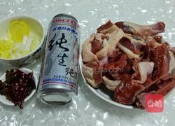 啤酒鸭的做法图解1