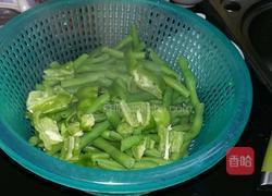 青椒炒半熟四季豆的做法图解3