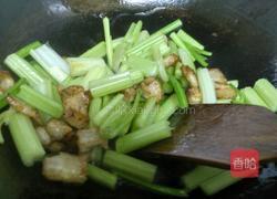 芹菜炒肉的做法图解11