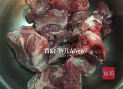 大骨头炖松茸的做法图解2