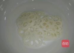 甘蓝莲藕片的做法图解1