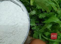 香酥芹菜饼的做法图解1