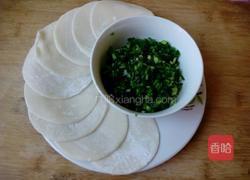 饺子皮葱油饼的做法图解1