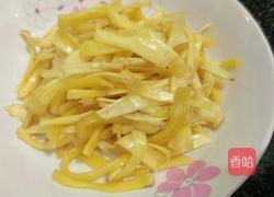蒜香黄丝炒肉的做法图解1