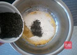 5寸黑芝麻戚风蛋糕的做法图解8