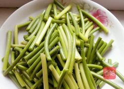 清炒蒜苔的做法图解1