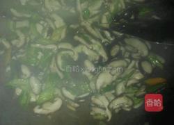 青椒炒香菇的做法图解7