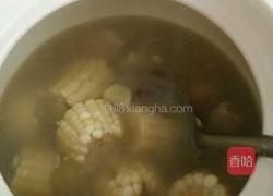 玉米胡萝卜猪骨汤的做法图解6
