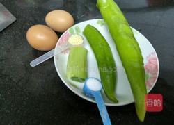 尖椒炒鸡蛋的做法图解1