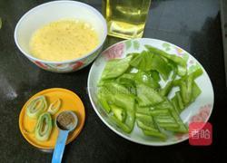 尖椒炒鸡蛋的做法图解2