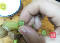 猕猴桃拼盘的做法图解4