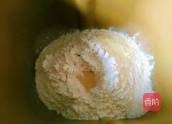 豆沙面包圈的做法图解1