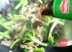 西兰花木耳炒肉的做法图解12