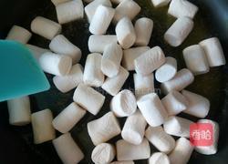 蔓越莓花生牛轧糖的做法图解3