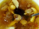银耳莲子羹
