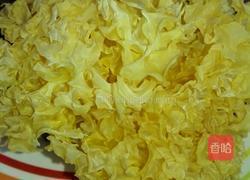银耳莲子羹的做法图解4
