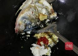 鱼头炖粉皮的做法图解5