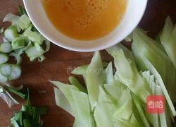 鸡蛋笋片的做法图解2