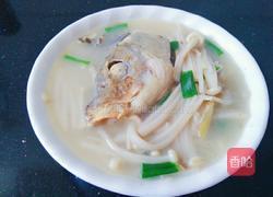 金针菇鱼头汤的做法图解13