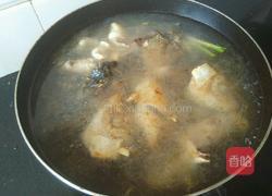 金针菇鱼头汤的做法图解8