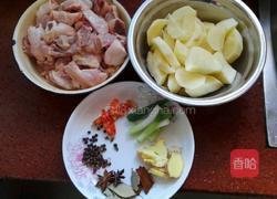 土豆烧鸡的做法图解1