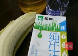 蜂蜜香蕉牛奶的做法图解1