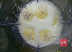 蜂蜜香蕉牛奶的做法图解4