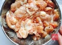 香菇鸡肉炒虎椒的做法图解2
