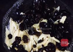 瘦肉木耳炒腐竹的做法图解4
