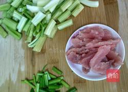 芹菜木耳炒肉的做法图解4