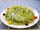 芹菜汁手擀面