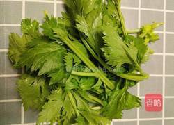 芹菜汁手擀面的做法图解1