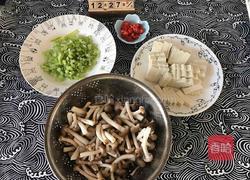 蟹菇芹菜豆腐汤的做法图解2