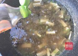 蟹菇芹菜豆腐汤的做法图解9