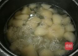 雪梨银耳羹的做法图解4