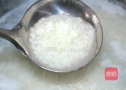 皮蛋瘦肉粥的做法图解2