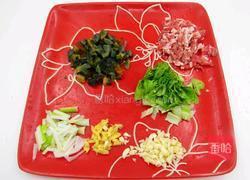 皮蛋瘦肉粥的做法图解2