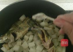 鱼汤萝卜丁泡饭的做法图解2