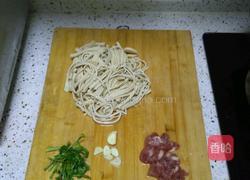 香辣豆腐皮炒肉的做法图解1