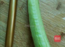 青瓜炒火腿肠的做法图解1